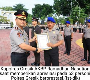 Kapolres Gresik Apresiasi Dedikasi Personel, Anugerahi Penghargaan untuk 63 Anggota Berprestasi