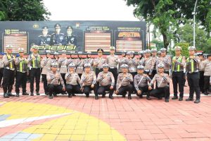 Momen Haru, Kapolres Gresik AKBP Rovan Richard Mahenu Pimpin Apel Terakhir Titipkan Doa untuk Anggota