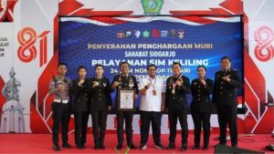Satlantas Polresta Sidoarjo Raih Rekor MURI : Sim Keliling 24 Jam Selama 17 Hari